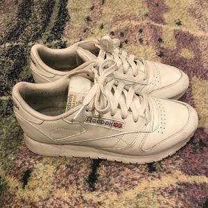 White/White Reebok Classic Sneakers W 6.5
